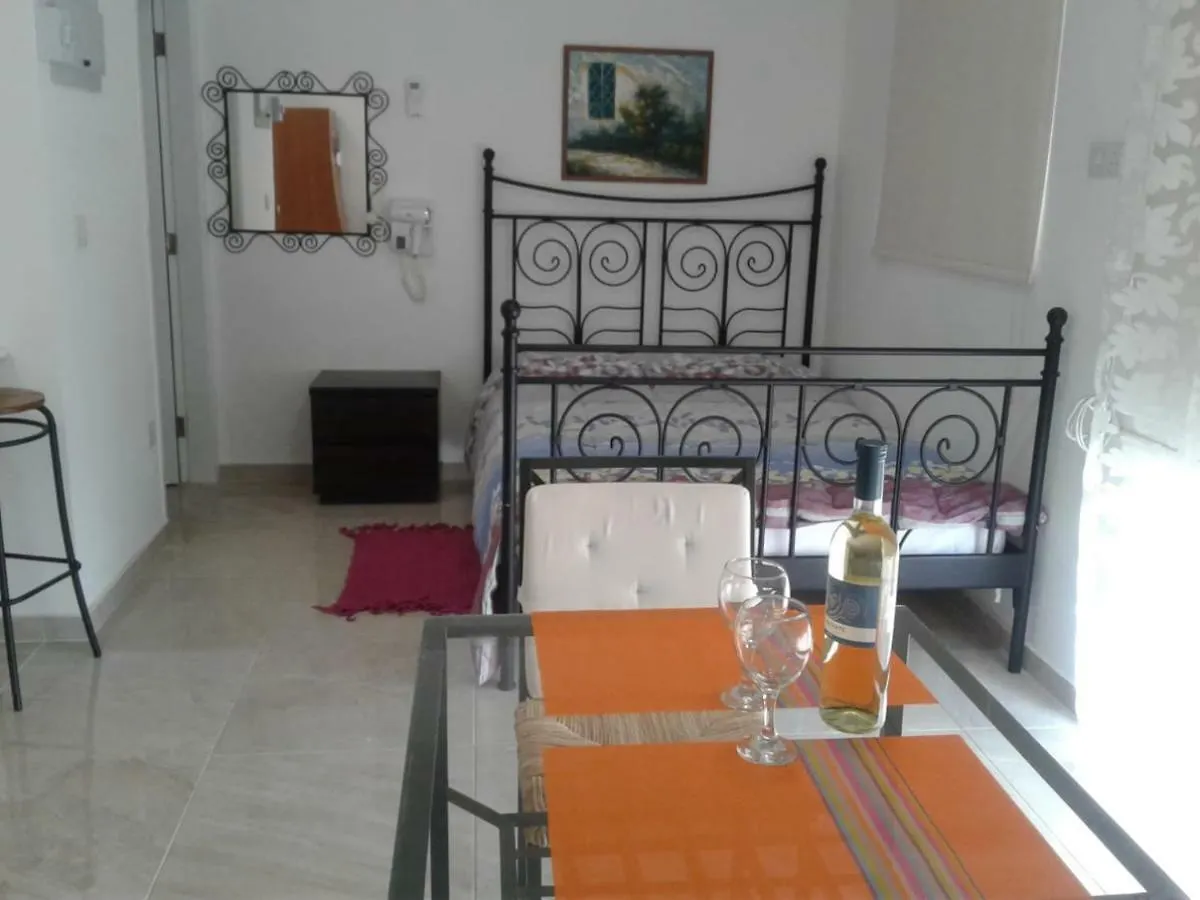 Stelia'S Seagate Studio Apt. Larnaca